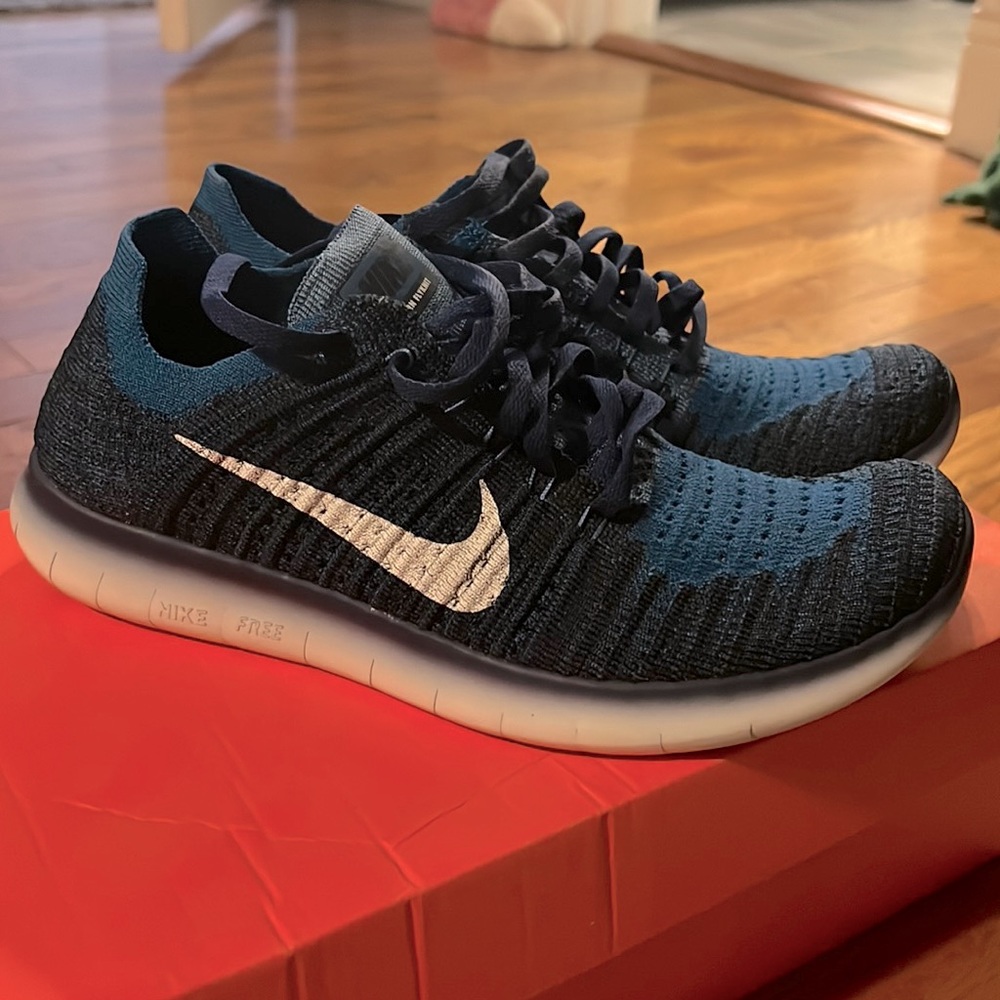 Nike Free Run Flyknit 7Y kids 8.5 womens